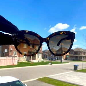 Salvatore Ferragamo SF675S